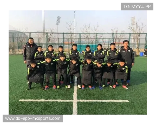国际游泳协会在青训中推动教练员资格标准化提高培养质量，国际游泳教练员证