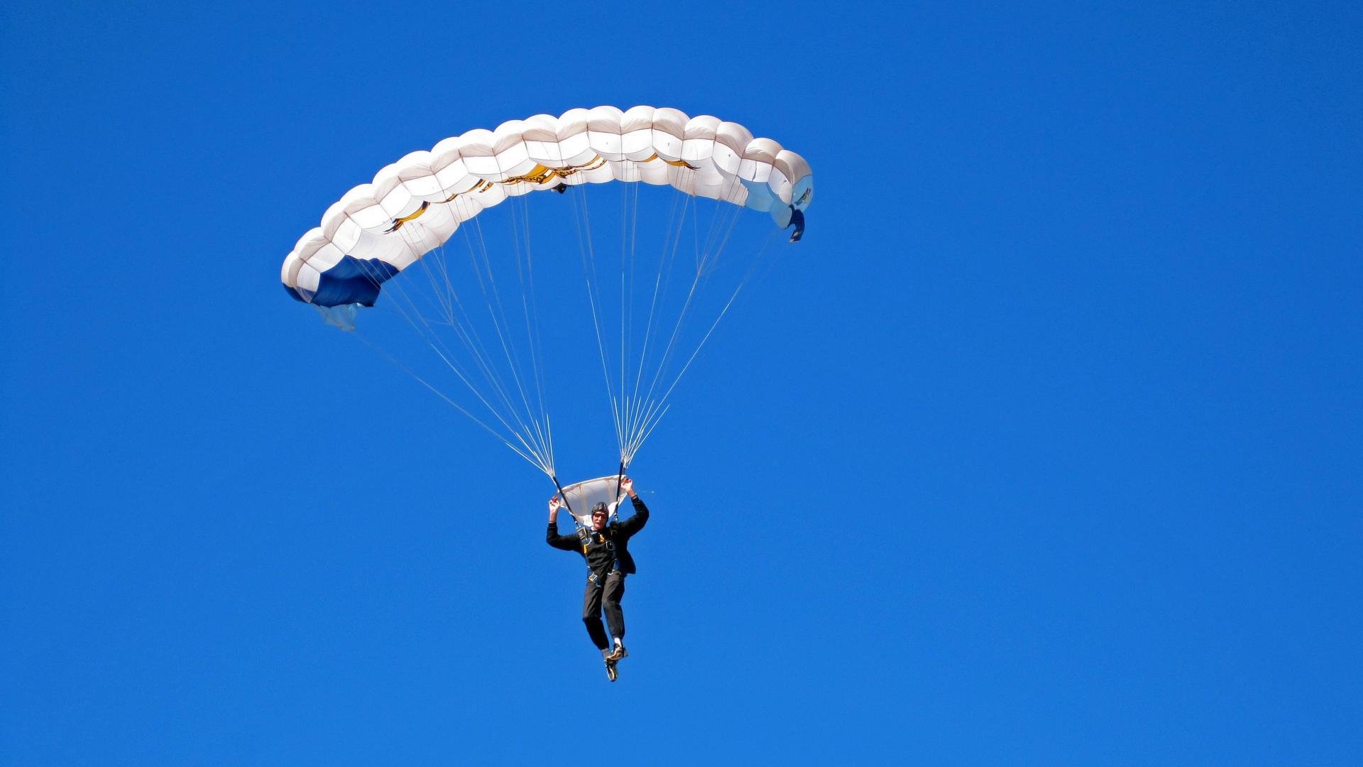 中国青少年篮球推广政策及校园篮球融合实践，青少年篮球赛事推广